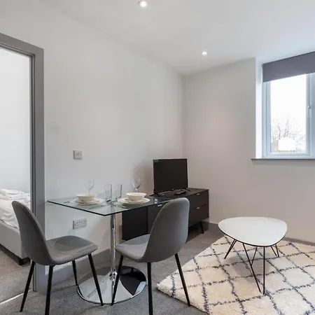 Lovely 1 Bedroom *