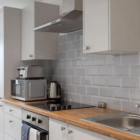 Lovely 1 Bedroom *