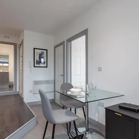 Apartment Lovely 1 Bedroom *
