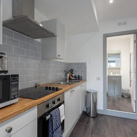 Apartment Lovely 1 Bedroom *