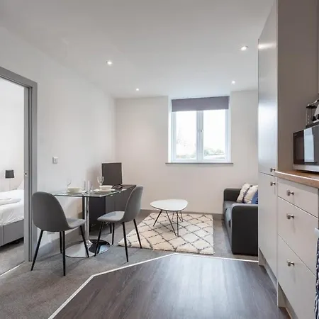 Apartment Lovely 1 Bedroom *